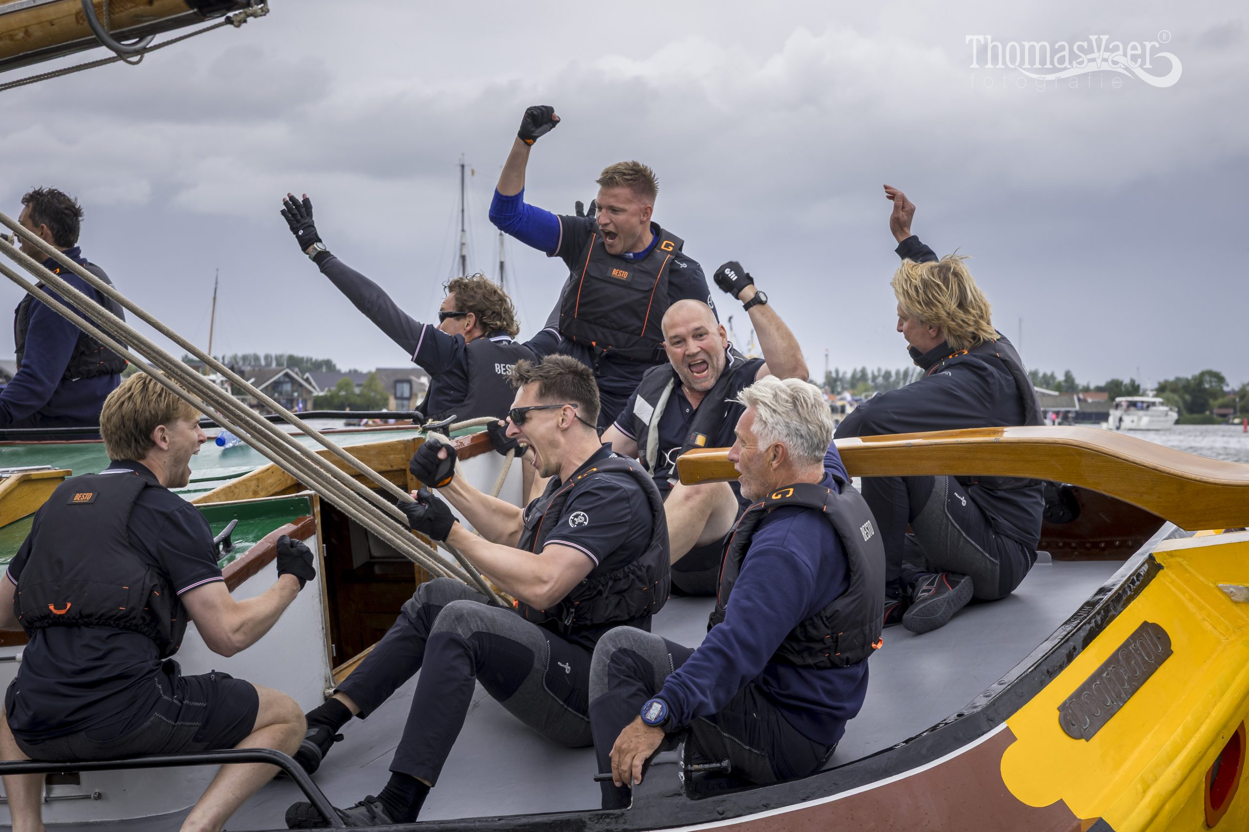 Grou wint openingswedstrijd SKS Skûtsjesilen 2026